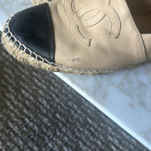 Chanel two tone leather espadrilles.. - Picture 4 of 6